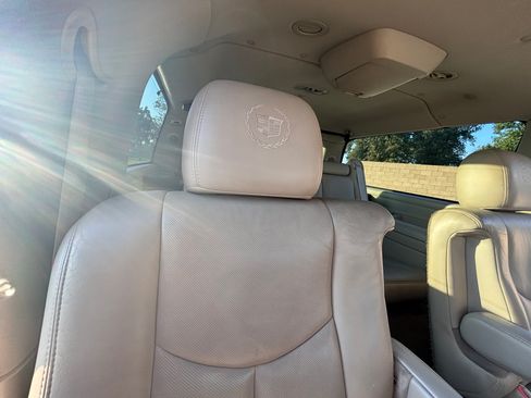 Used 2005 Cadillac Escalade ESV Platinum image 10