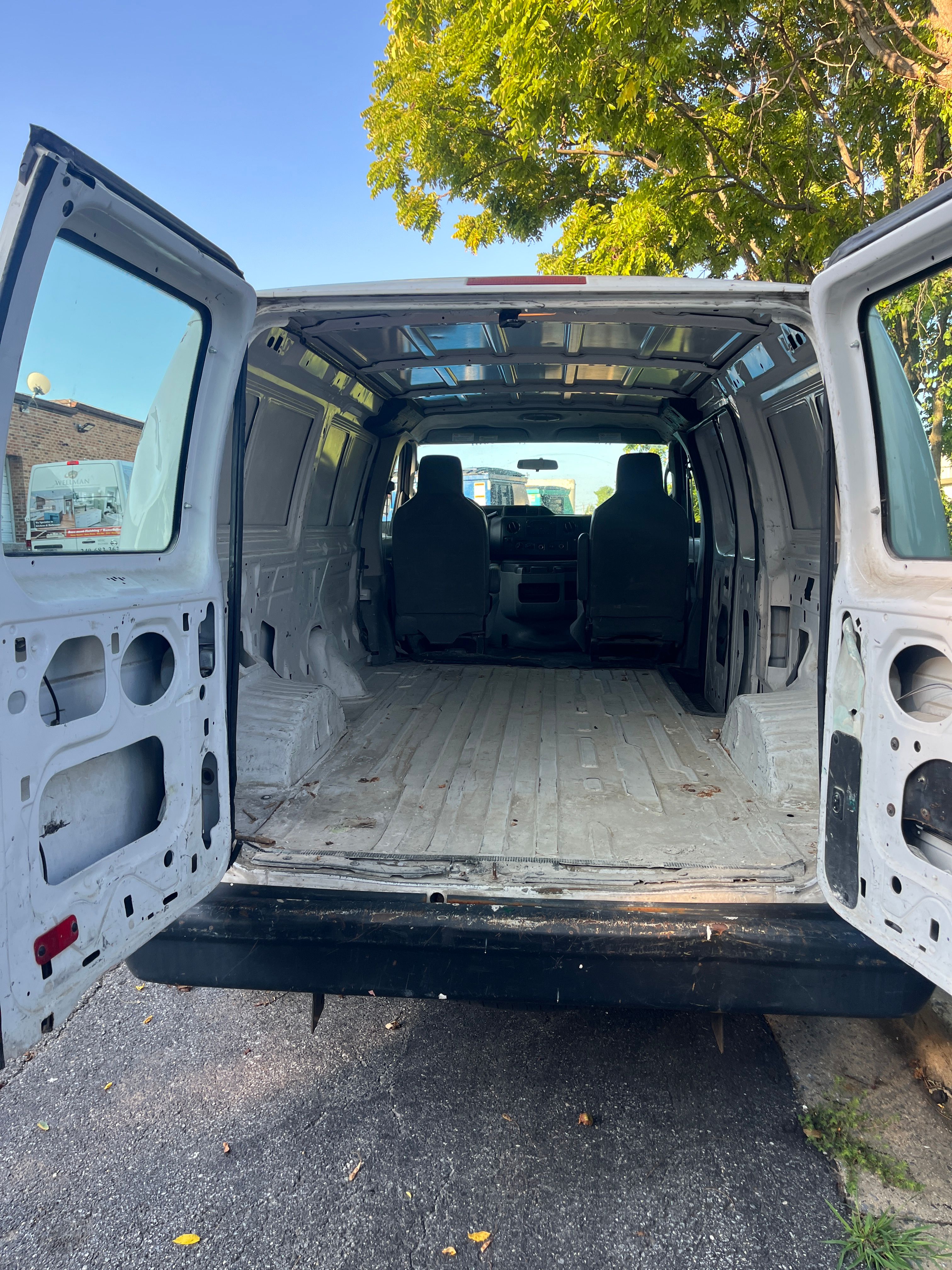 Used 2014 Ford E-150 and Econoline 150 w/ Power Group RWD image 6