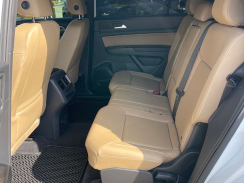 Used 2020 Volkswagen Atlas Cross Sport SE w/ Panoramic Sunroof Package image 8