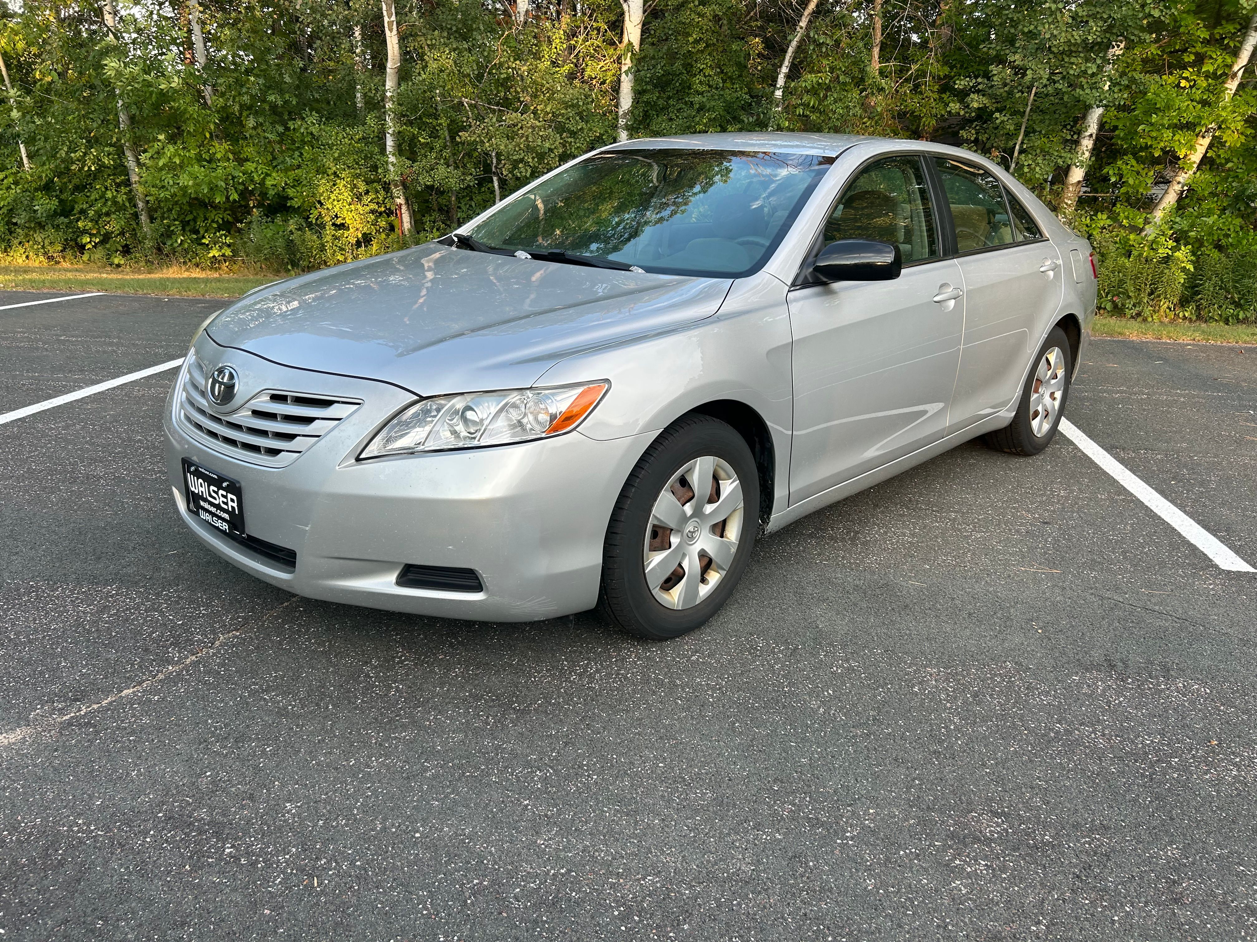 Used 2009 Toyota Camry SE FWD image 1