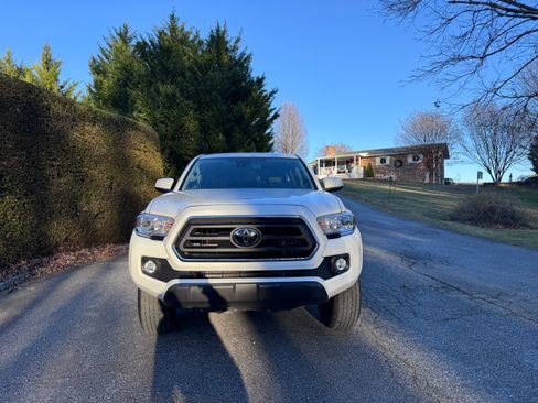 Used 2023 Toyota Tacoma SR5 image 4