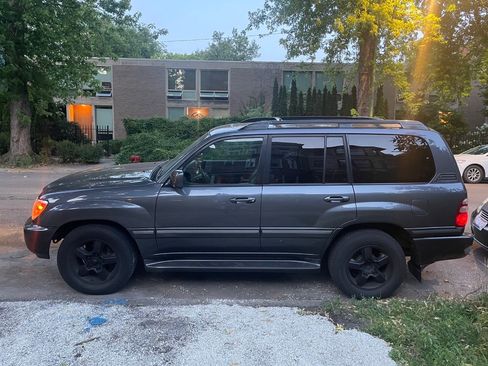 Used 2004 Toyota Land Cruiser image 2