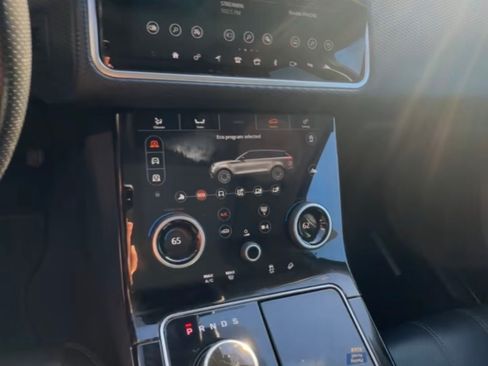 Used 2018 Land Rover Range Rover Velar S image 6