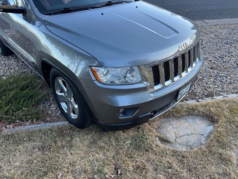 Used 2011 Jeep Grand Cherokee Overland image 4
