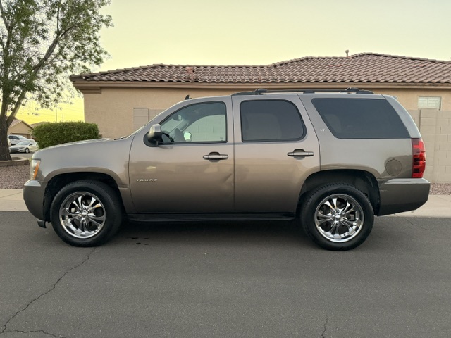 Used 2011 Chevrolet Tahoe LT w/ Luxury Package AWD/4WD image 5