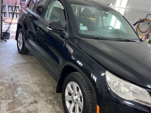 Used 2010 Volkswagen Tiguan Wolfsburg Edition AWD/4WD image 2