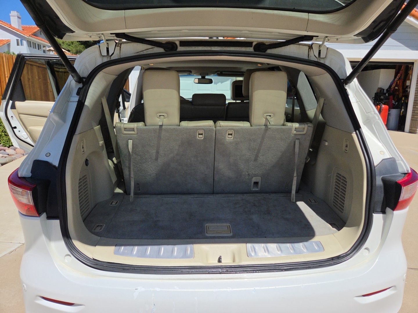 Used 2013 INFINITI JX35 FWD w/ Premium Pkg image 8