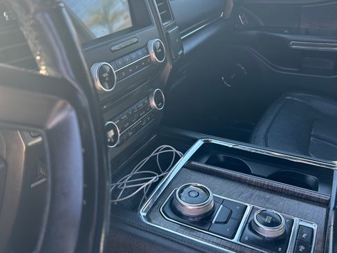 Used 2018 Ford Expedition Max Limited w/ Equipment Group 301A image 5