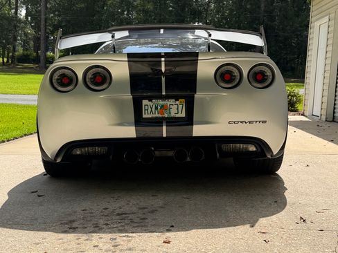 Used 2009 Chevrolet Corvette Coupe w/ Z51 Performance Package RWD image 9