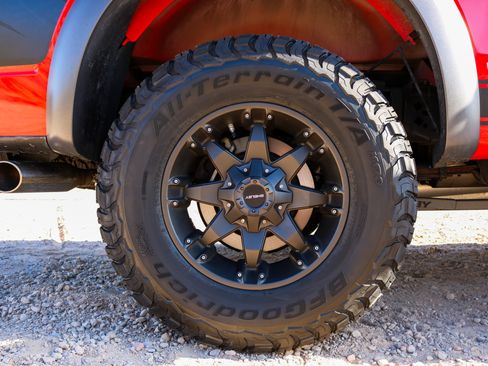 Used 2014 Ford F150 Raptor w/ Equipment Group 801A Luxury AWD/4WD image 17