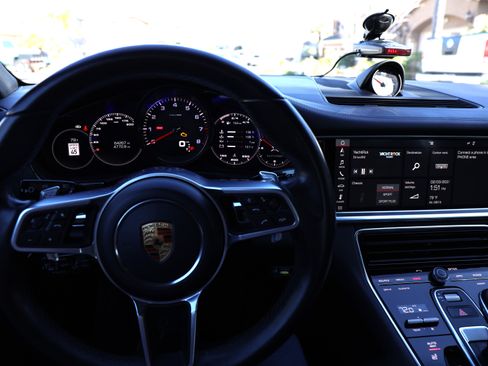 Used 2017 Porsche Panamera 4S image 16