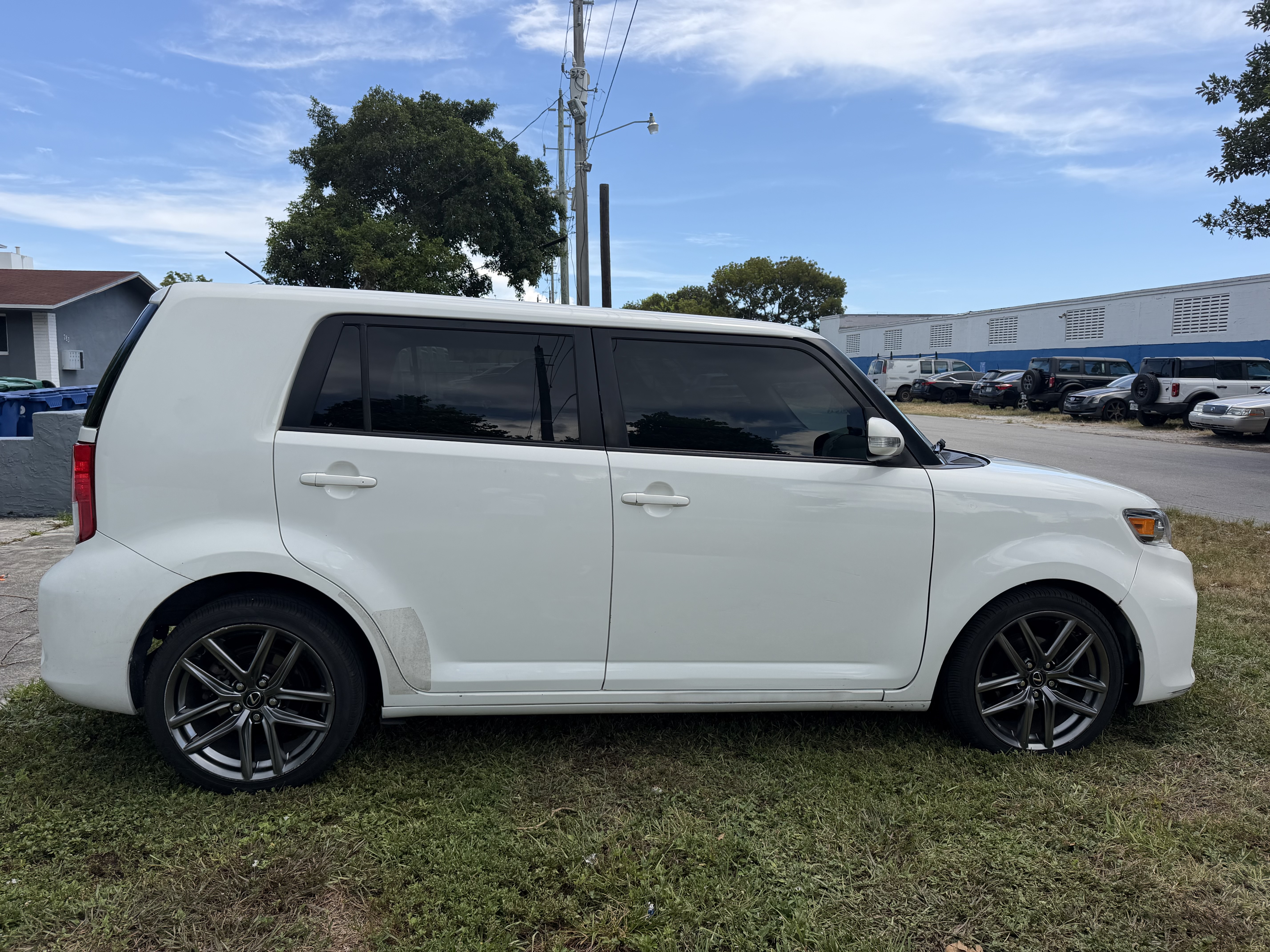 Used 2011 Scion xB FWD image 4