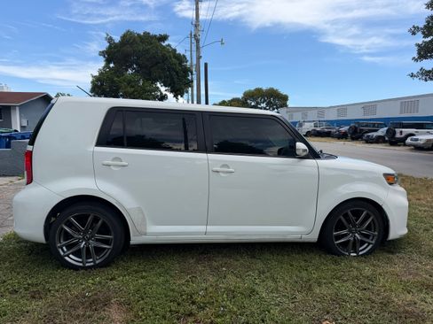 Used 2011 Scion xB FWD image 4