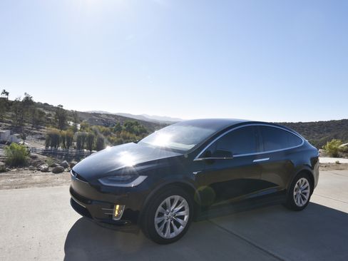 Used 2020 Tesla Model X Long Range image 13