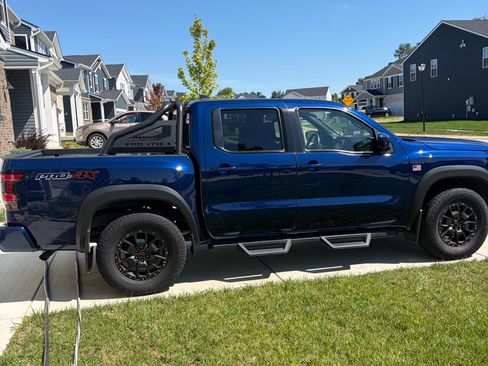 Used 2023 Nissan Frontier PRO-4X w/ Pro-4X Premium Package AWD/4WD image 2