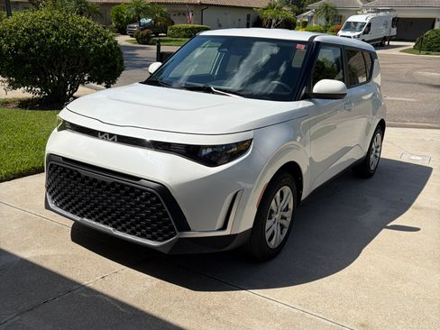 Used 2024 Kia Soul LX FWD image 2