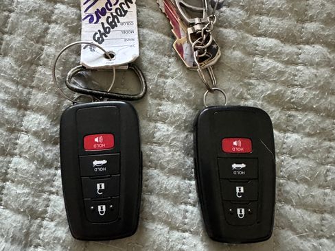 Used 2022 Toyota Corolla LE image 17