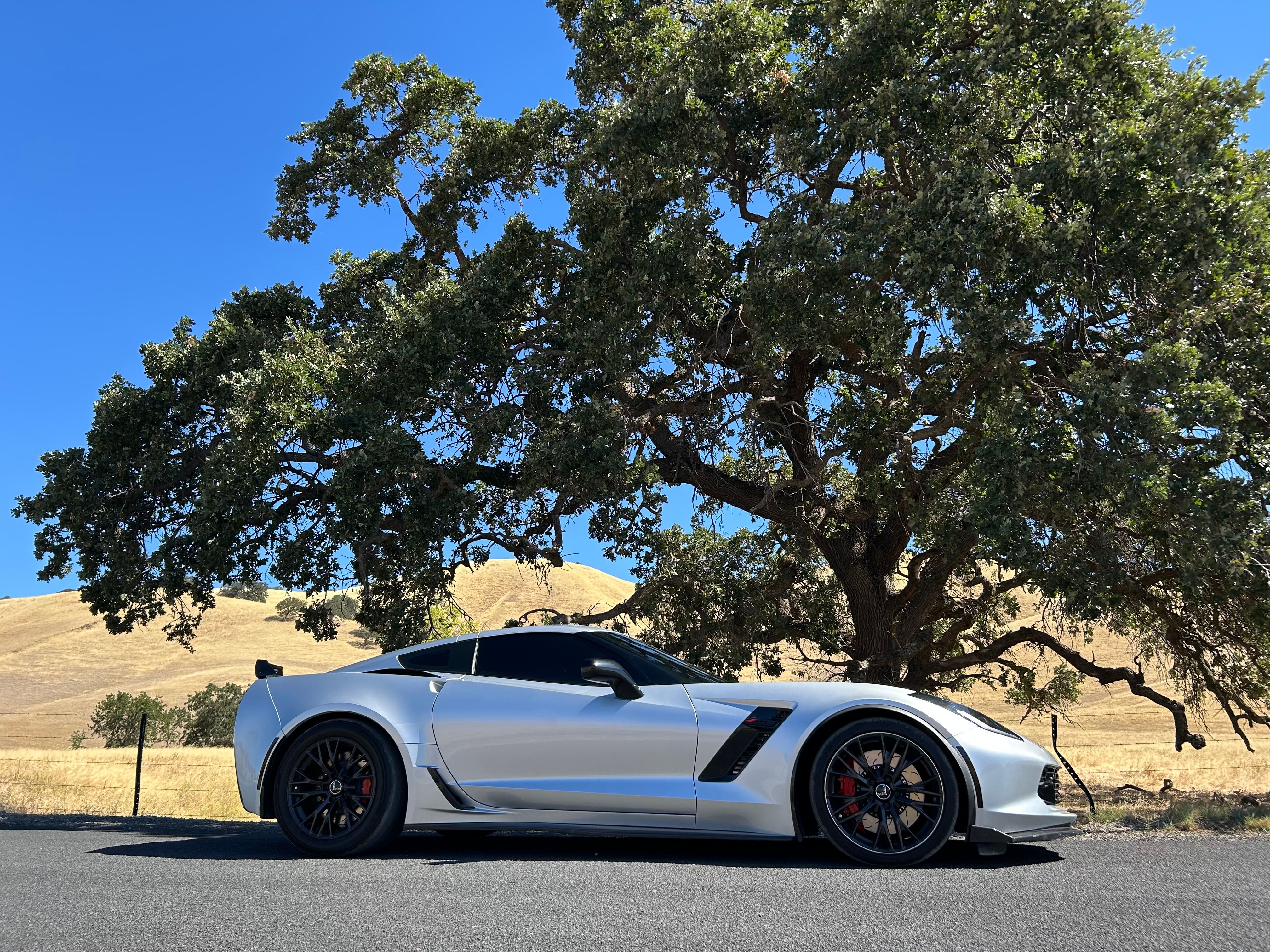 Used 2016 Chevrolet Corvette Z06 w/ 3LZ Preferred Equipment Group RWD image 9