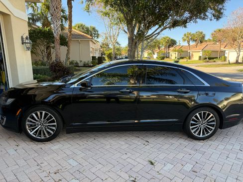 Used 2017 Lincoln MKZ Select image 1