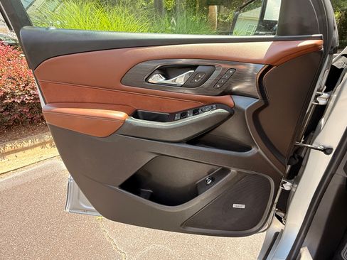 Used 2018 Chevrolet Traverse High Country AWD/4WD image 18