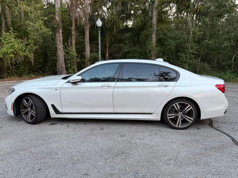 Used 2019 BMW 750i w/ Executive Package image 4