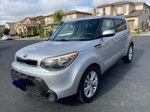 Used 2015 Kia Soul + FWD image 1