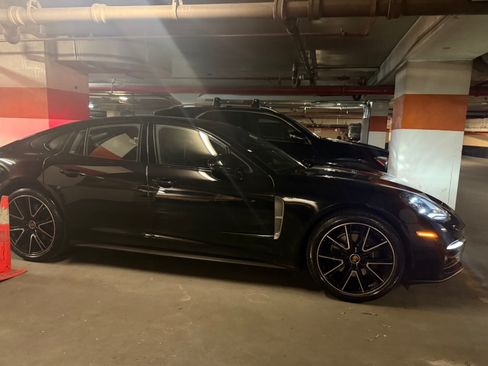 Used 2023 Porsche Panamera 4 Platinum Edition AWD/4WD image 21