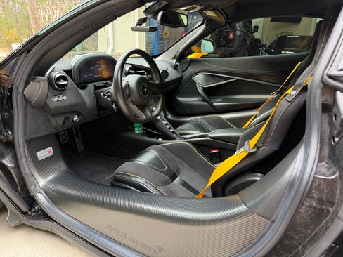 Used 2020 McLaren 720S Spider image 18