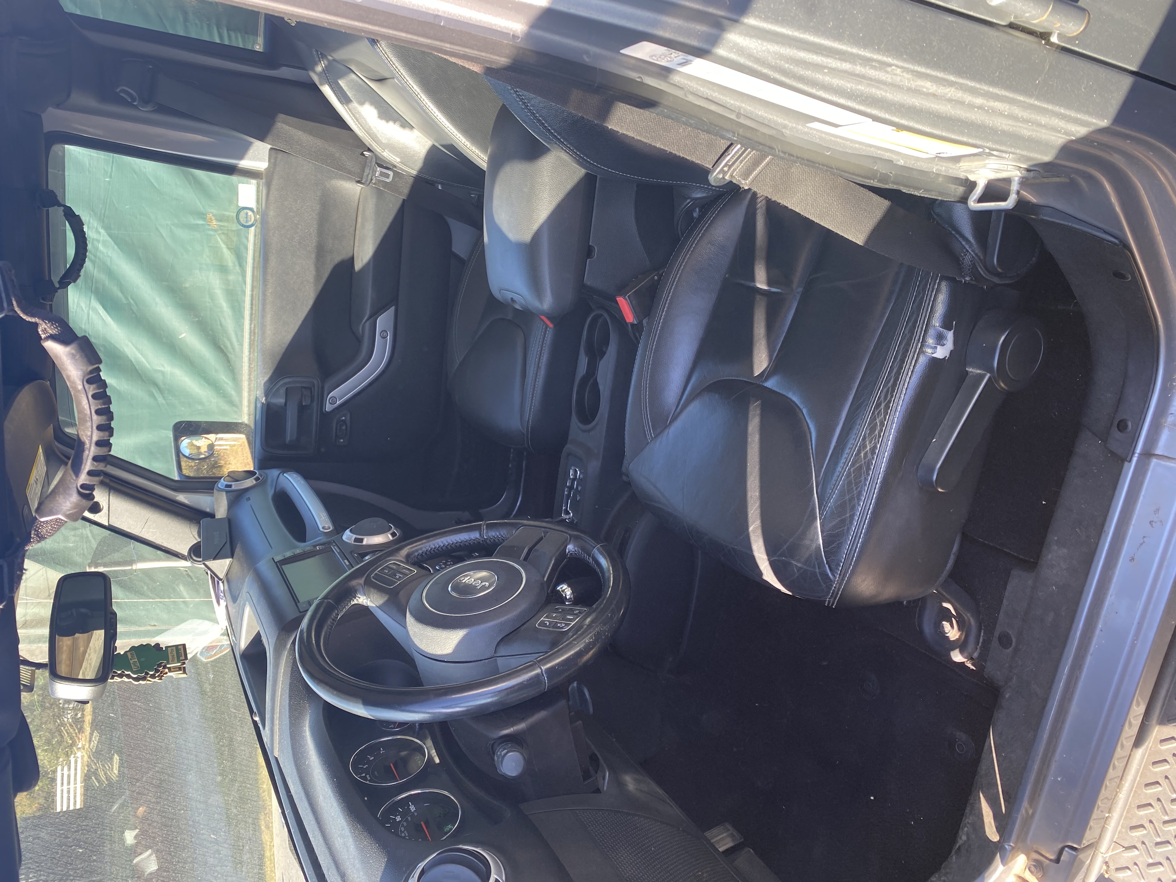 Used 2014 Jeep Wrangler Unlimited Sahara w/ Connectivity Group AWD/4WD image 10