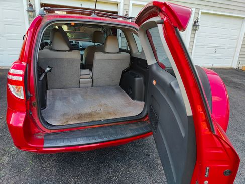 Used 2012 Toyota RAV4 4WD image 27