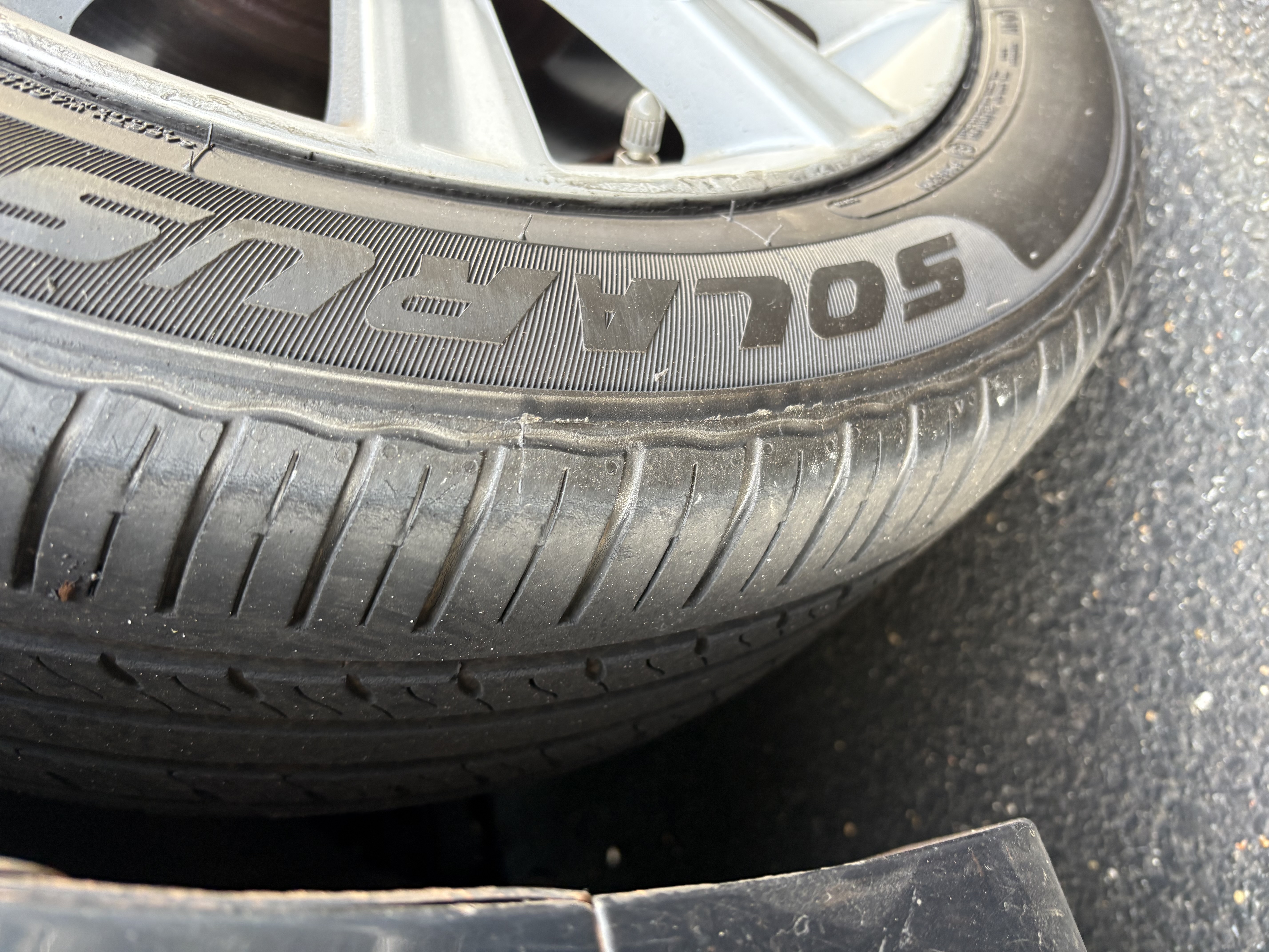 Used 2013 Toyota Camry XLE FWD image 4