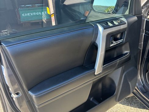 Used 2015 Toyota 4Runner SR5 image 22