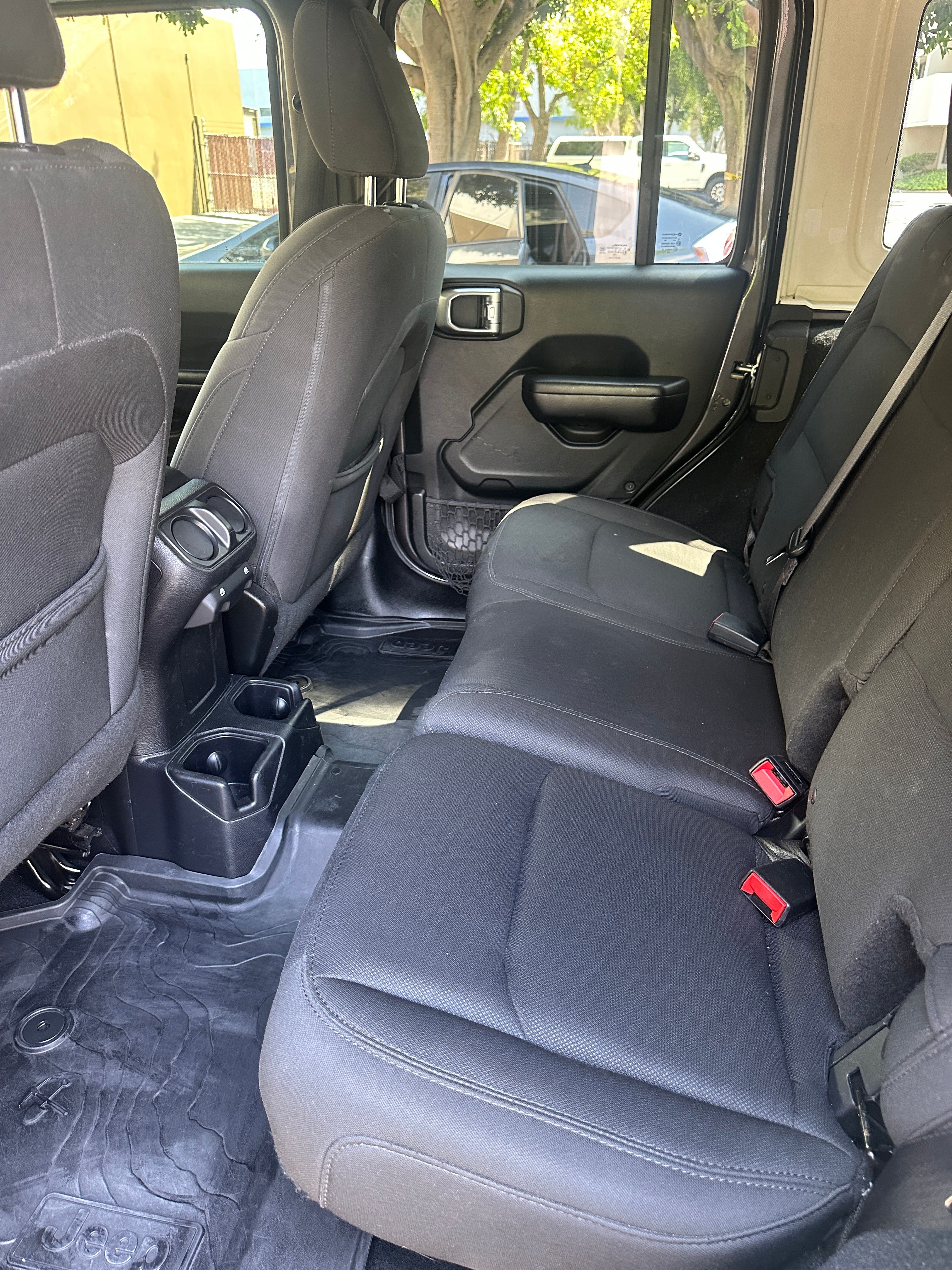 Used 2018 Jeep Wrangler Unlimited Sport S AWD/4WD image 9