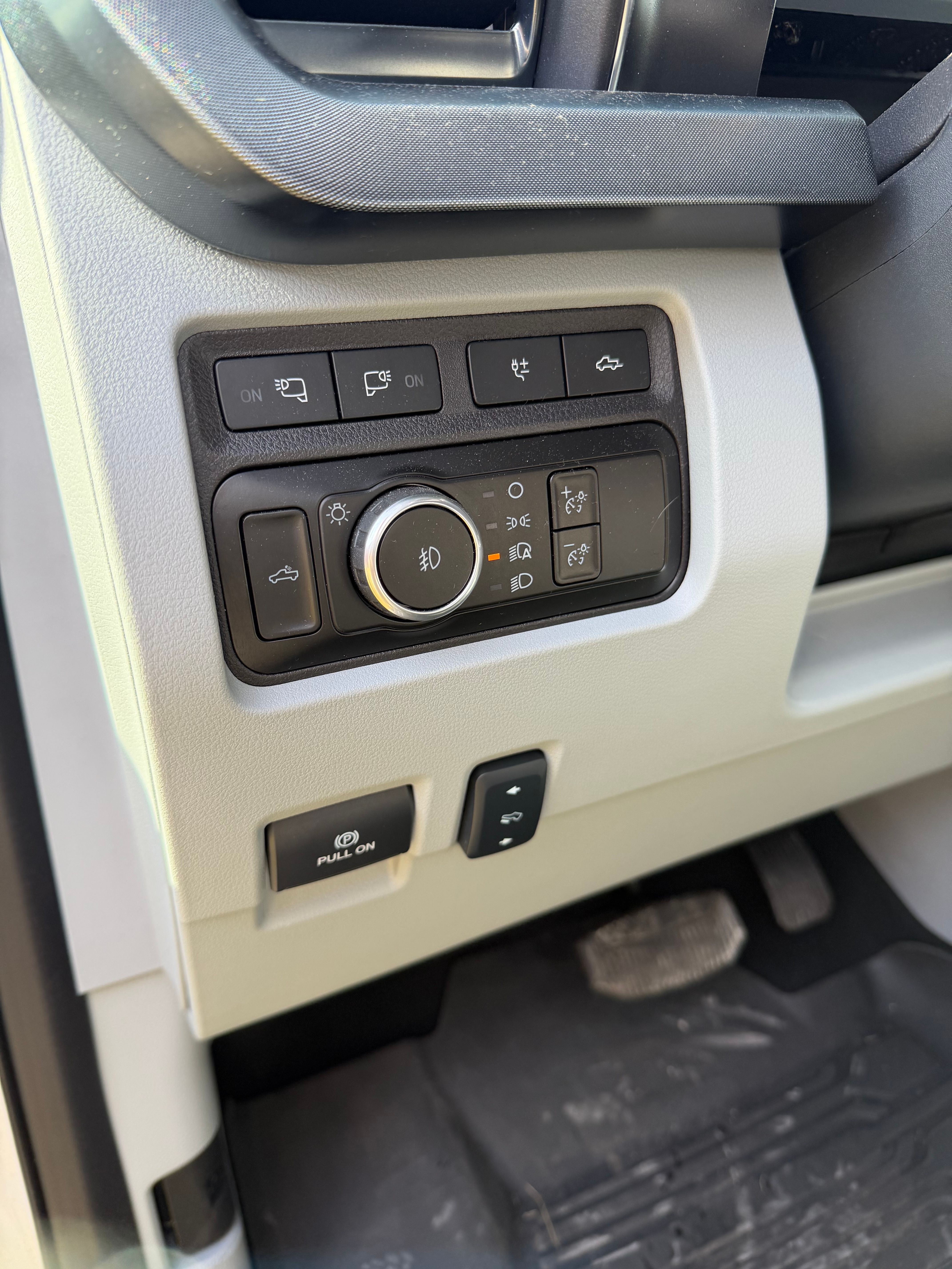Used 2024 Ford F350 Limited w/ FX4 Off-Road Package AWD/4WD image 6