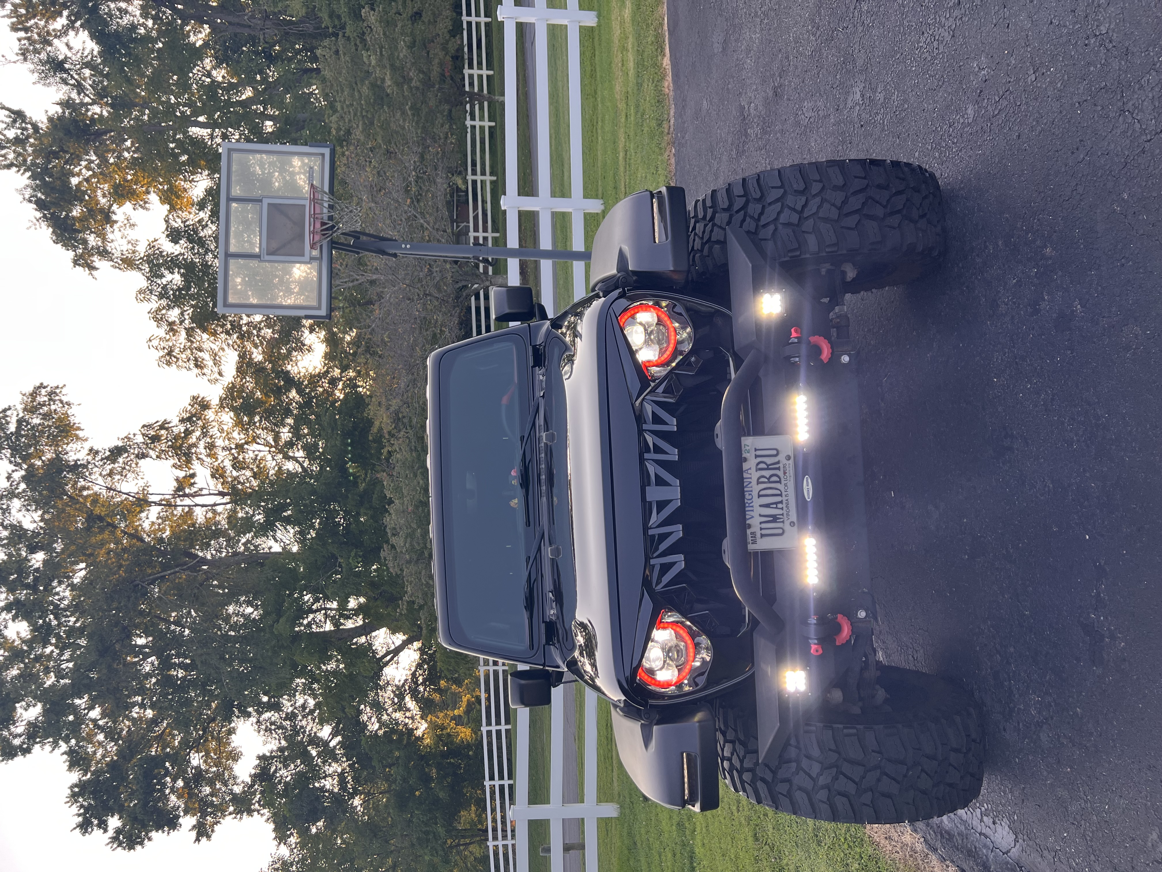Used 2018 Jeep Wrangler Unlimited Sahara AWD/4WD image 2
