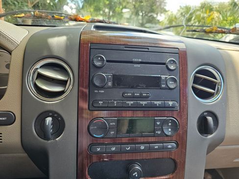 Used 2005 Ford F150 Lariat AWD/4WD image 8
