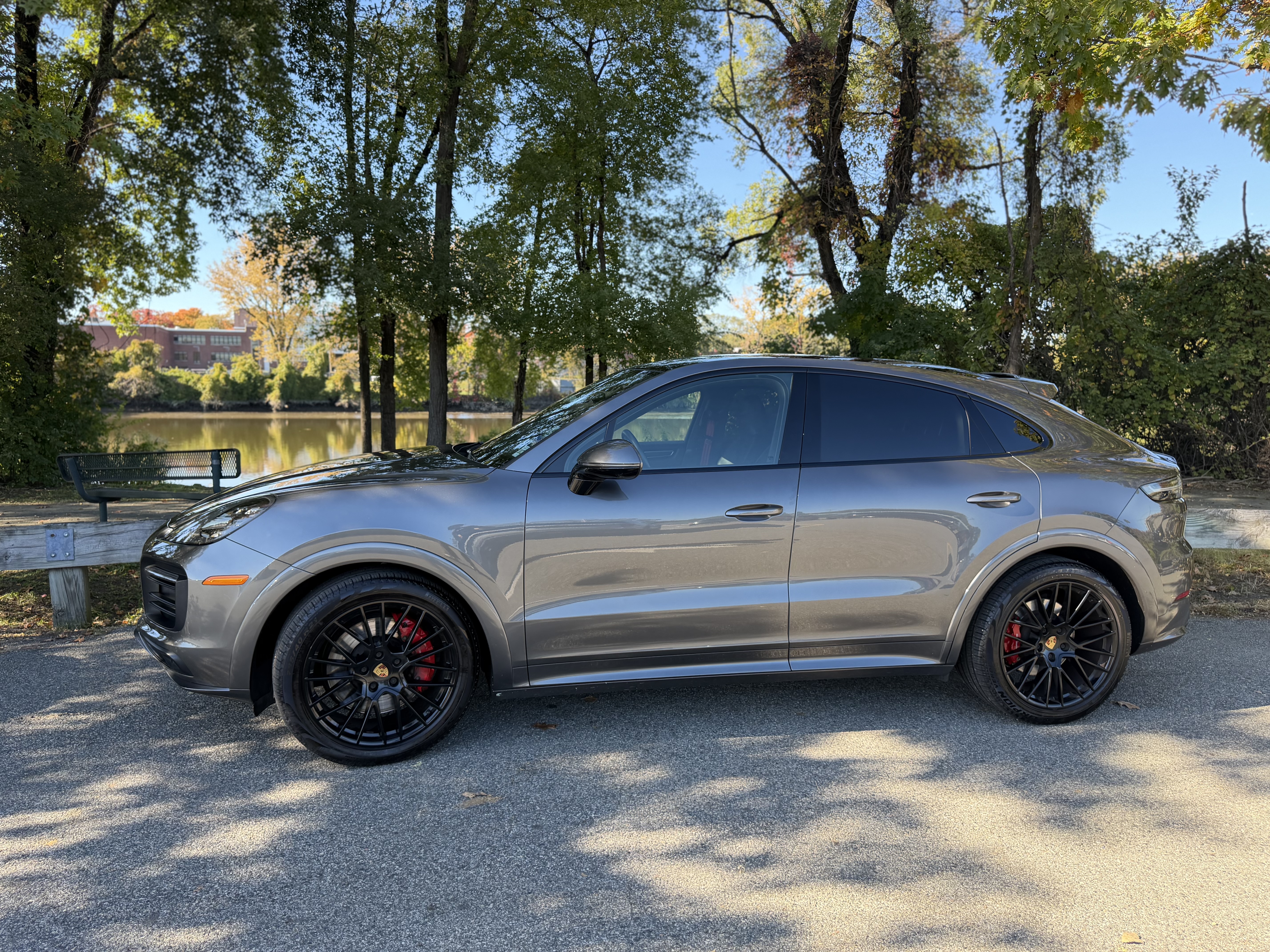 Used 2023 Porsche Cayenne GTS AWD/4WD image 2