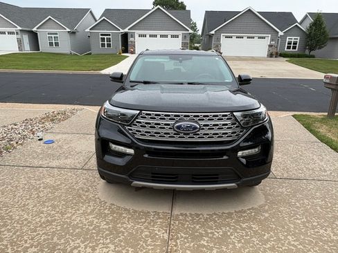 Used 2021 Ford Explorer Limited w/ Equipment Group 301A AWD/4WD image 2