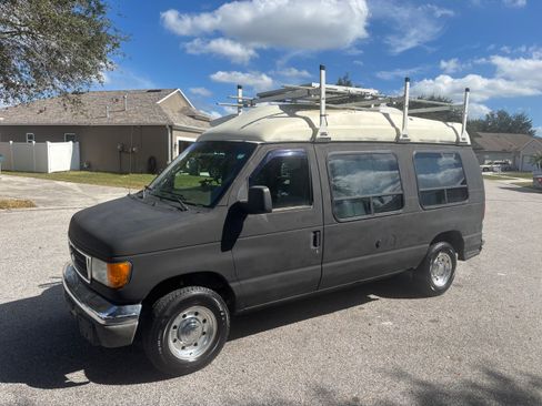 Used 2004 Ford E-250 and Econoline 250 RWD image 2