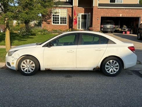 Used 2011 Chevrolet Cruze LS FWD image 5