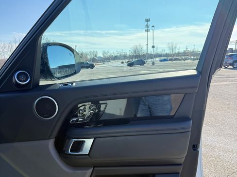 Used 2018 Land Rover Range Rover HSE image 24