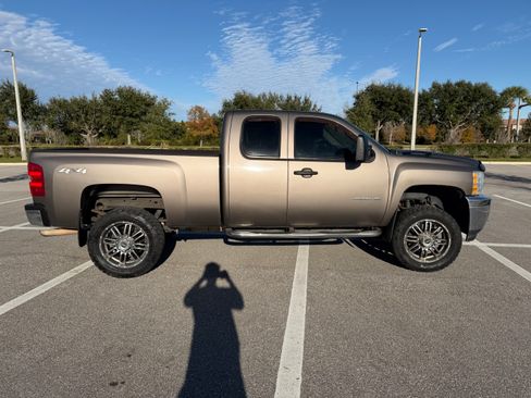 Used 2012 Chevrolet Silverado 2500 W/T w/ Snow Plow Prep Package image 2