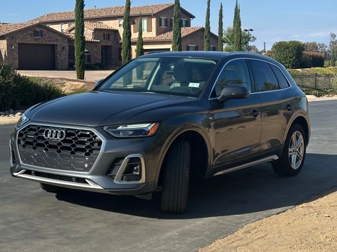 Used 2021 Audi Q5 e Premium Plus w/ Premium Plus Package AWD/4WD image 2