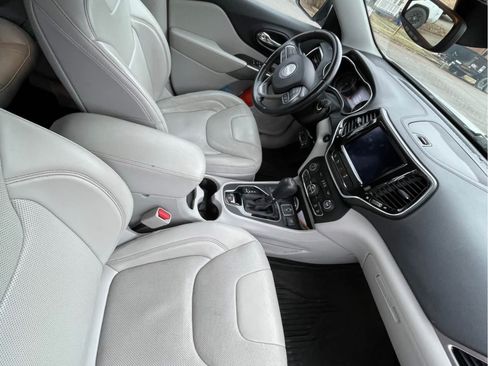 Used 2021 Jeep Cherokee Limited w/ Elite Package image 5