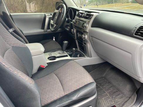 Used 2012 Toyota 4Runner SR5 w/ Convenience Pkg image 10