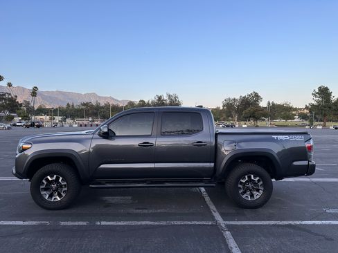 Used 2021 Toyota Tacoma TRD Off-Road w/ TRD Premium Off Road Package image 5