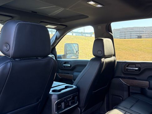 Used 2020 Chevrolet Silverado 2500 High Country w/ Z71 Off-Road Package image 10