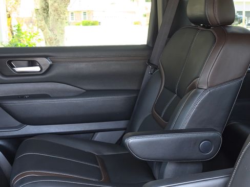 Used 2026 Nissan Armada SL w/ Captain's Chari Seat Package RWD image 12