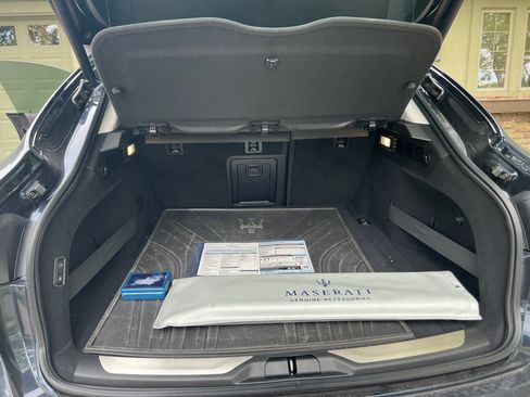 Used 2019 Maserati Levante GranLusso AWD/4WD image 29