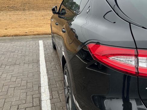 Used 2019 Maserati Levante S image 9